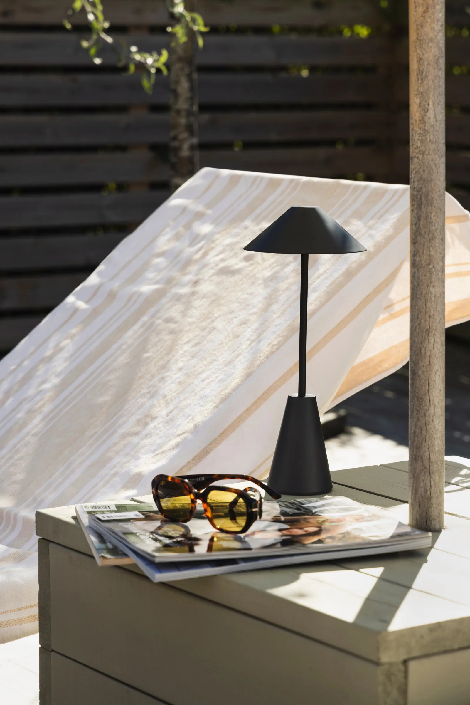 Cannes 32 φορητή επιτραπέζια λάμπα, Μάυρο Globen Lighting