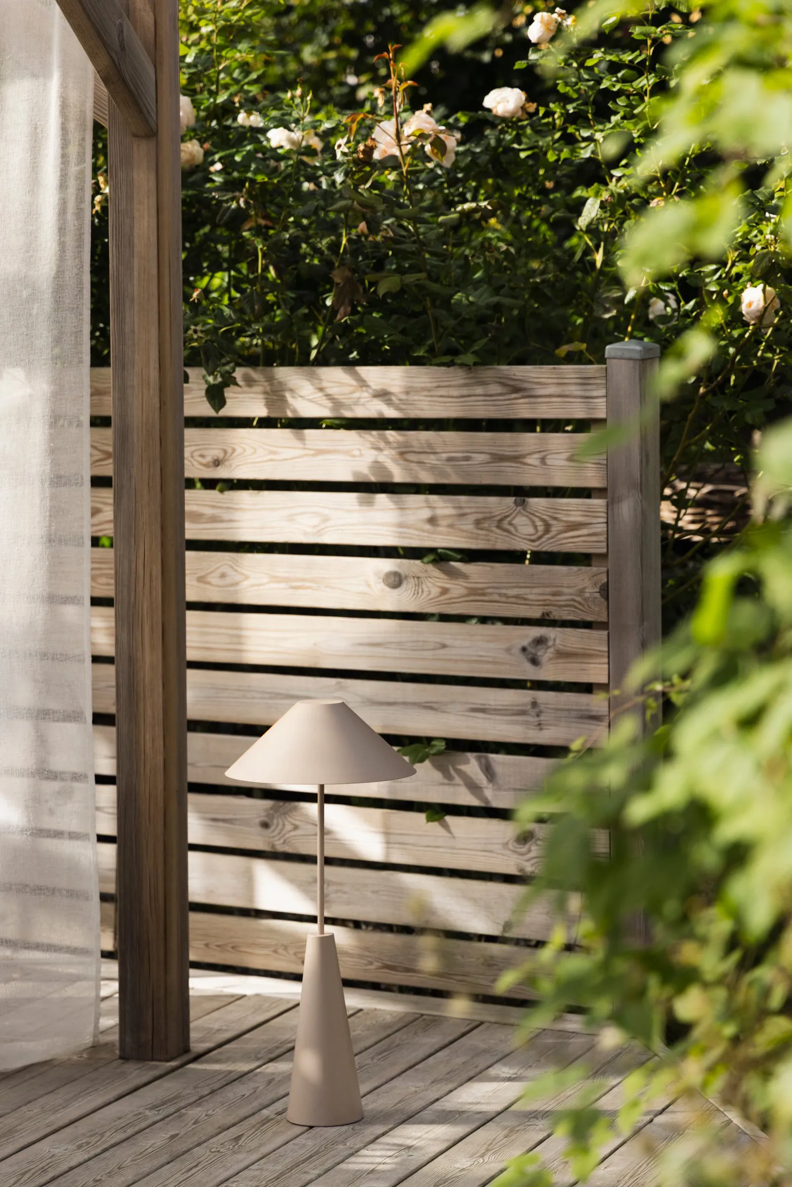 Cannes φορητή επιδαπέδια λάμπα, Mud Globen Lighting