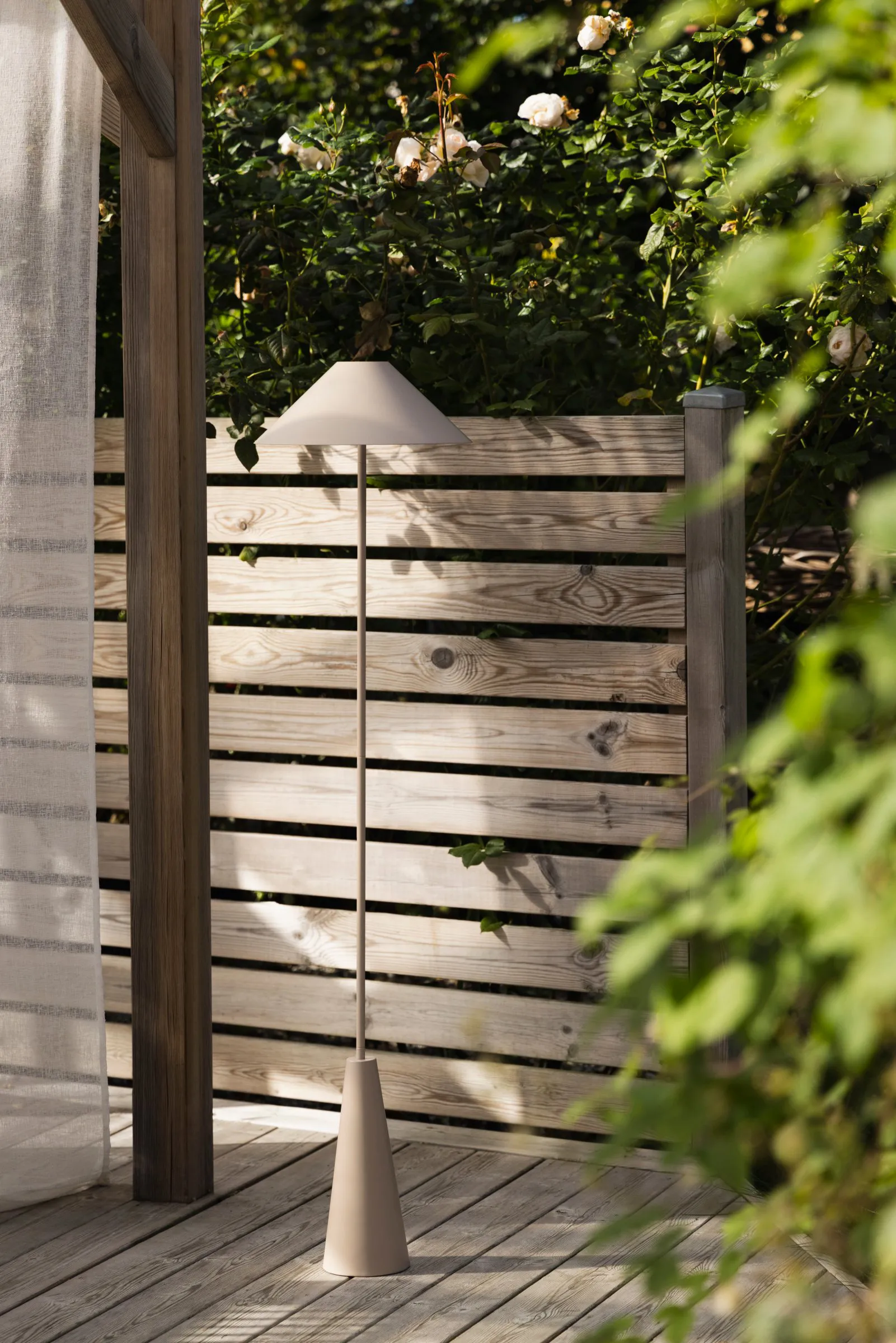 Cannes φορητή επιδαπέδια λάμπα, Mud Globen Lighting