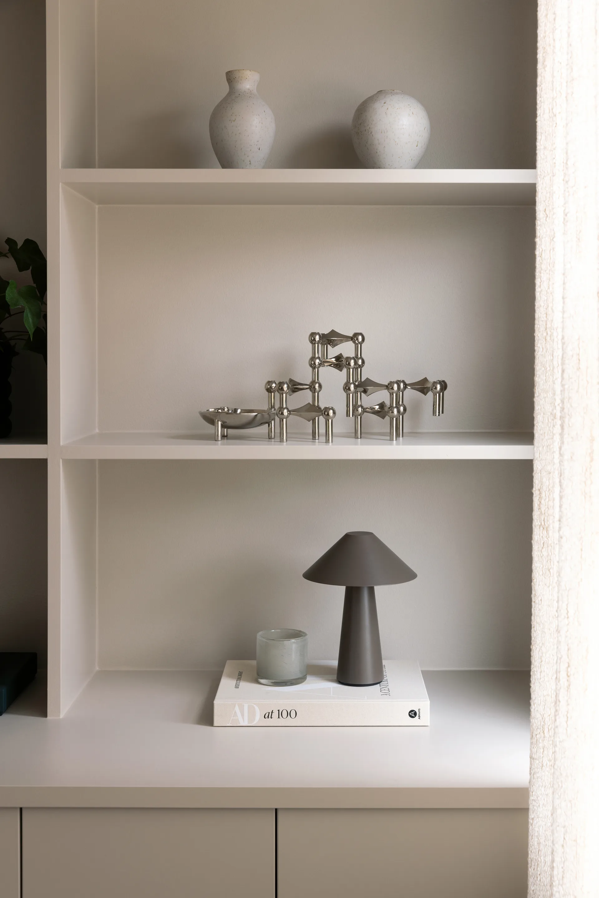 Φορητό επιτραπέζιο φωτιστικό Cannes, Καφέ Globen Lighting