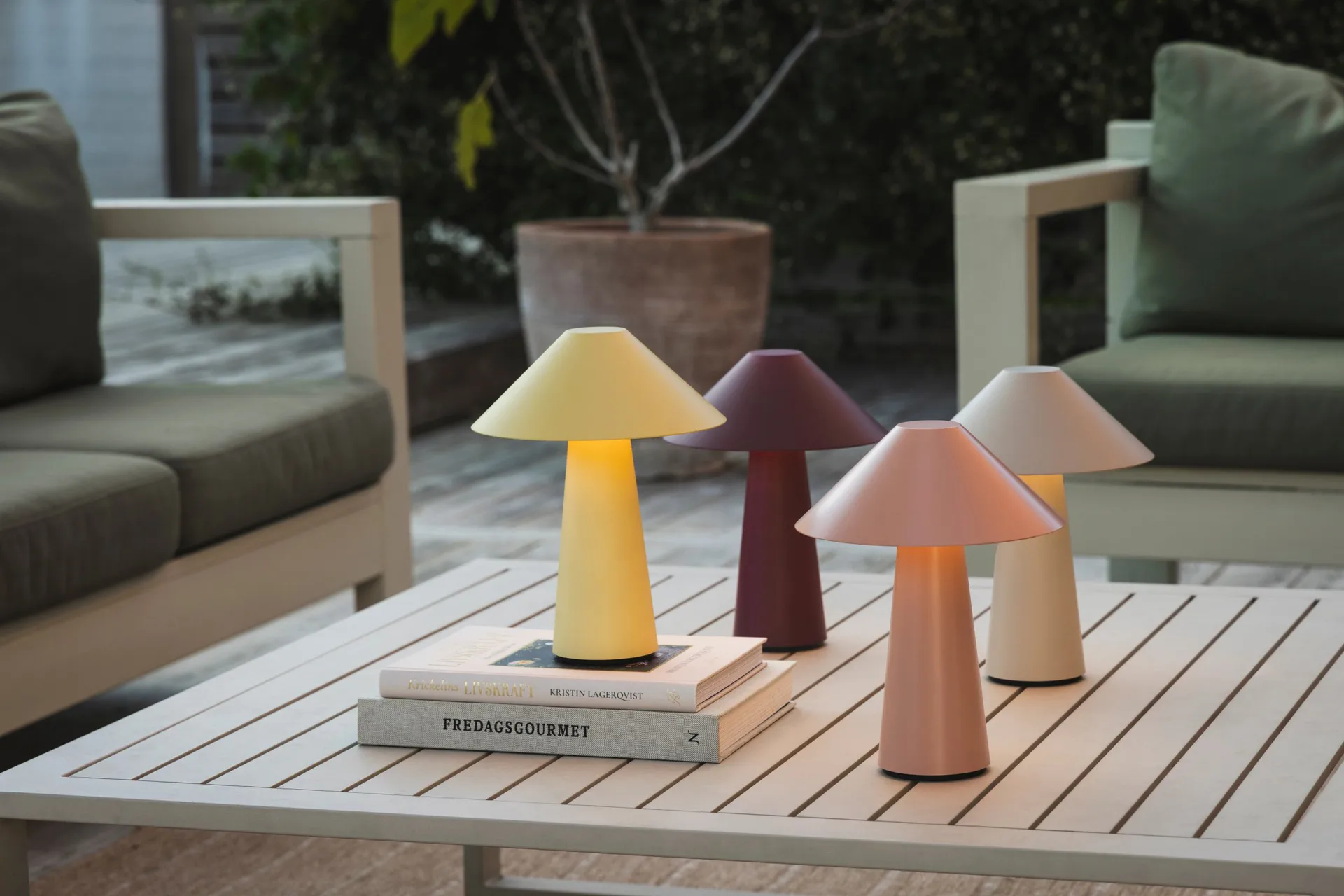 Φορητό επιτραπέζιο φωτιστικό Cannes, Βρώμης κίτρινο Globen Lighting