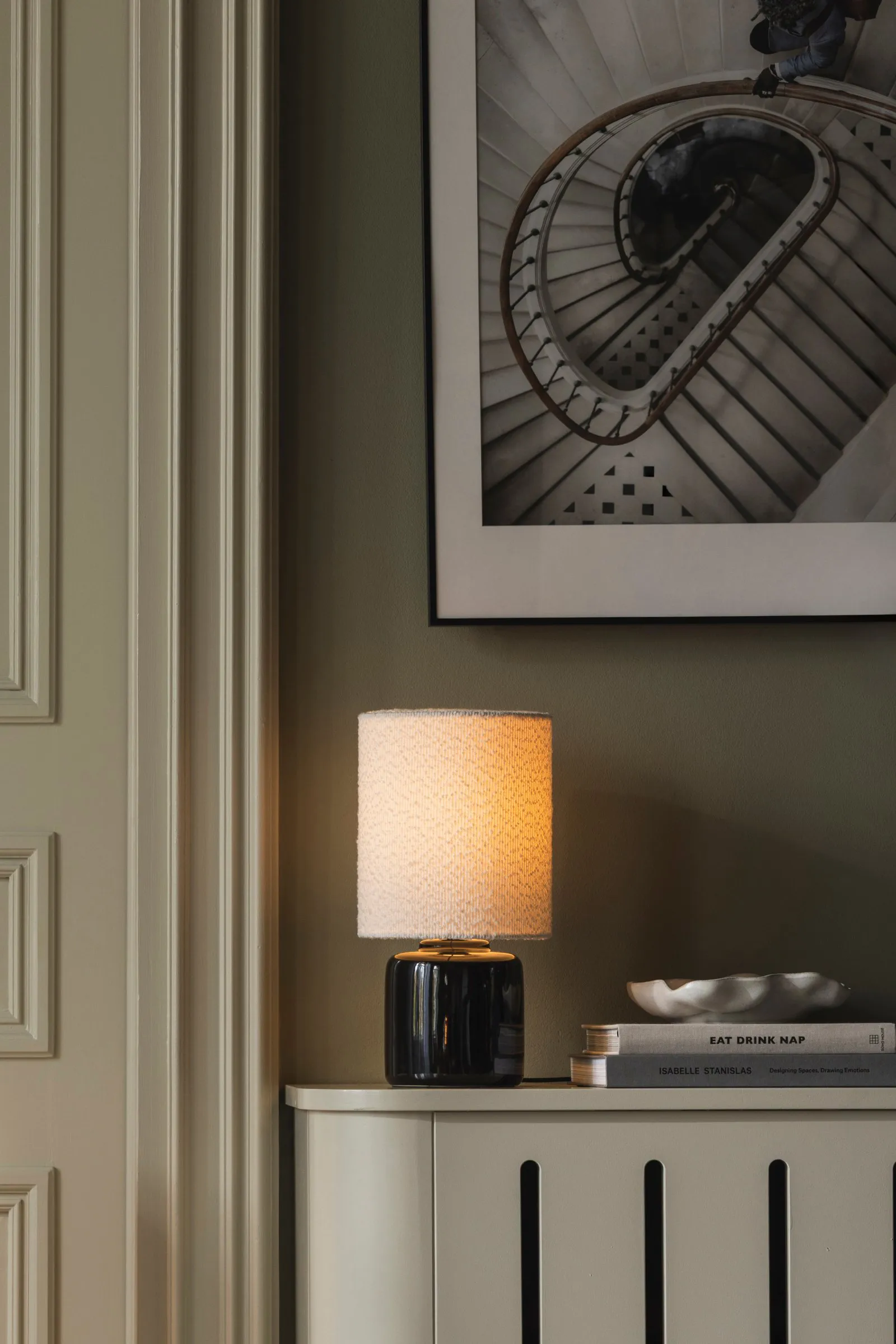 Florian επιτραπέζιο φωτιστικό, Λευκό bouclé/μαύρο, Ø20x39 εκ. Globen Lighting