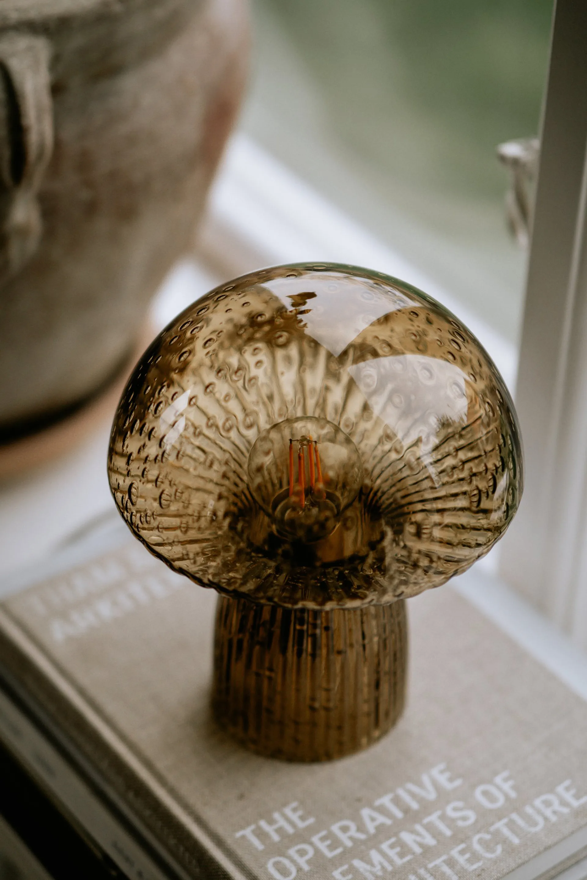 Fungo επιτραπέζιο φωτιστικό Special Edition καφέ, Ø16 εκ. Υ20 εκ. Globen Lighting