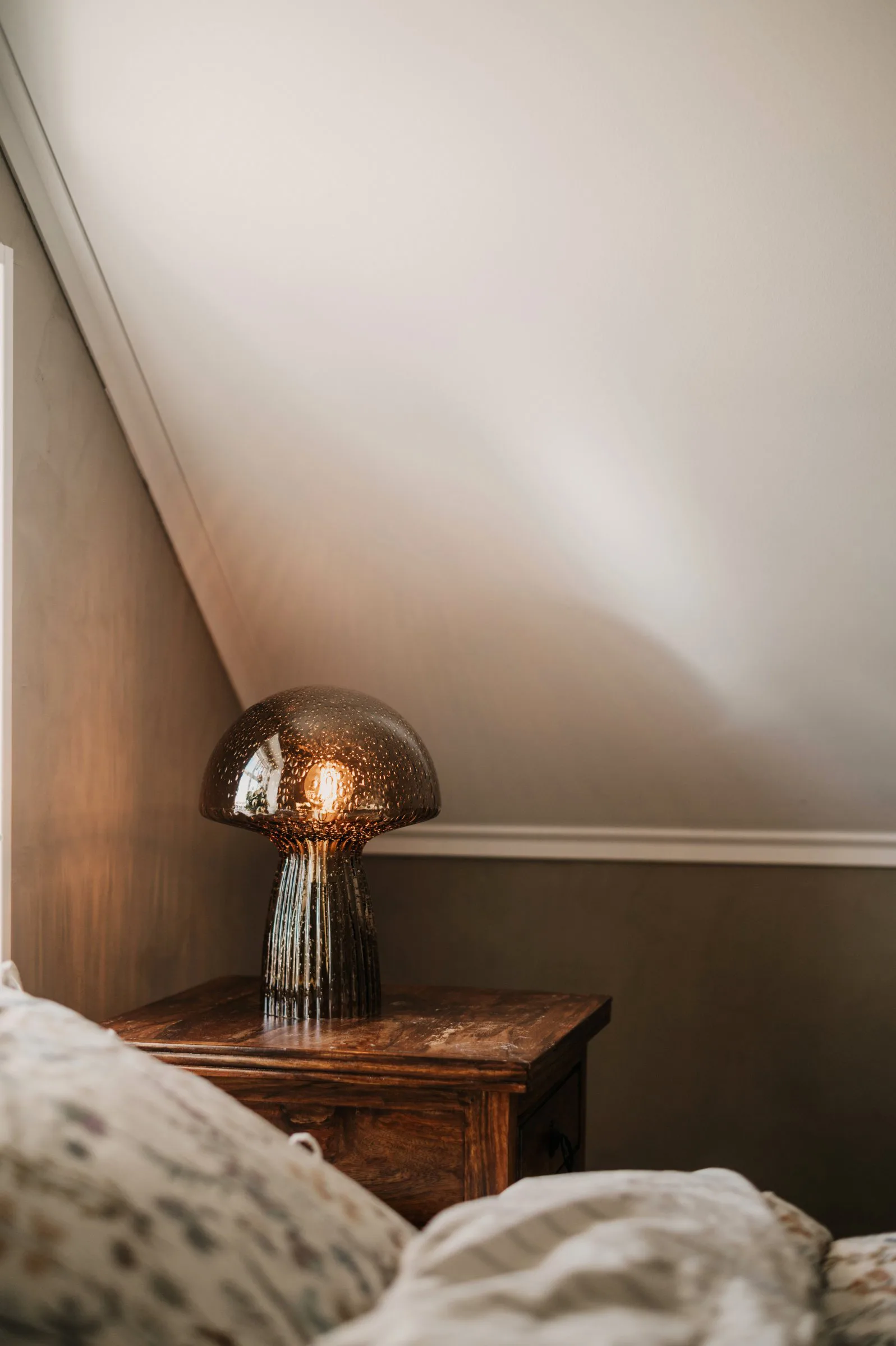 Fungo επιτραπέζιο φωτιστικό Special Edition καφέ, Ø22 εκ. Υ30 εκ. Globen Lighting