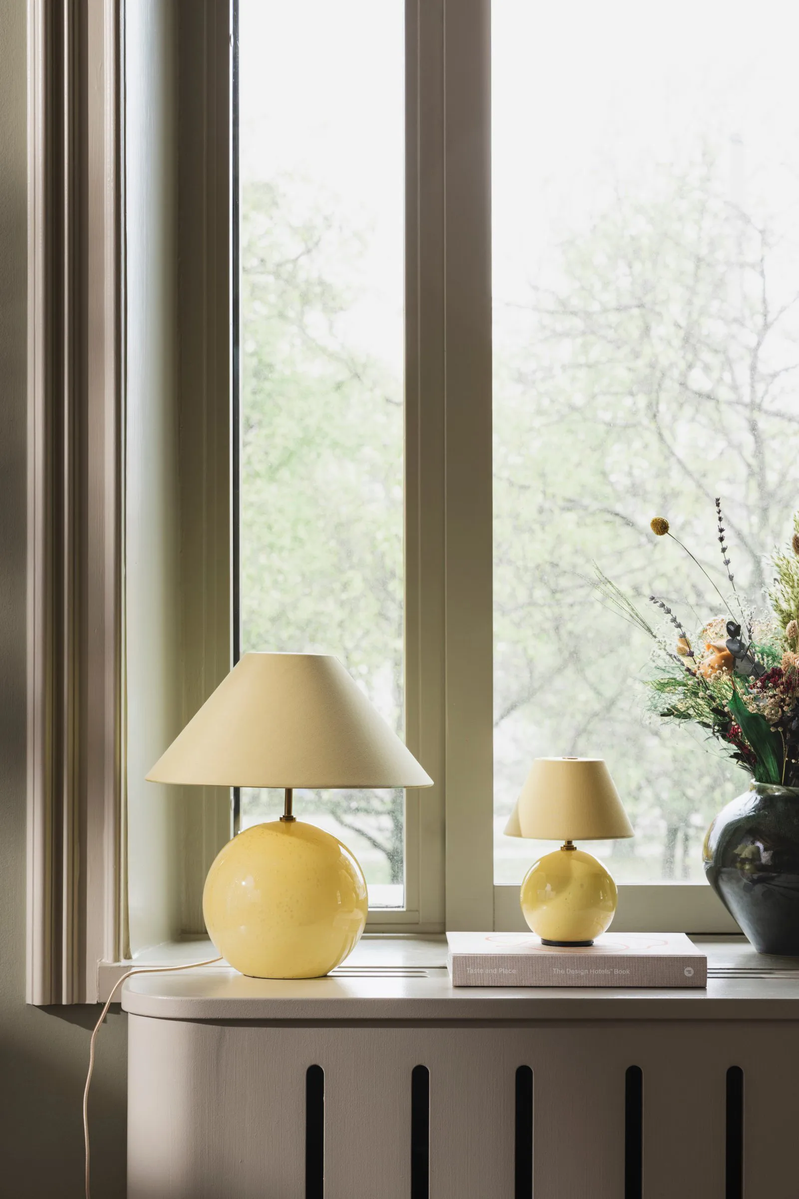 Επιτραπέζιο φωτιστικό Iris 35 39 cm, Butter yellow Globen Lighting