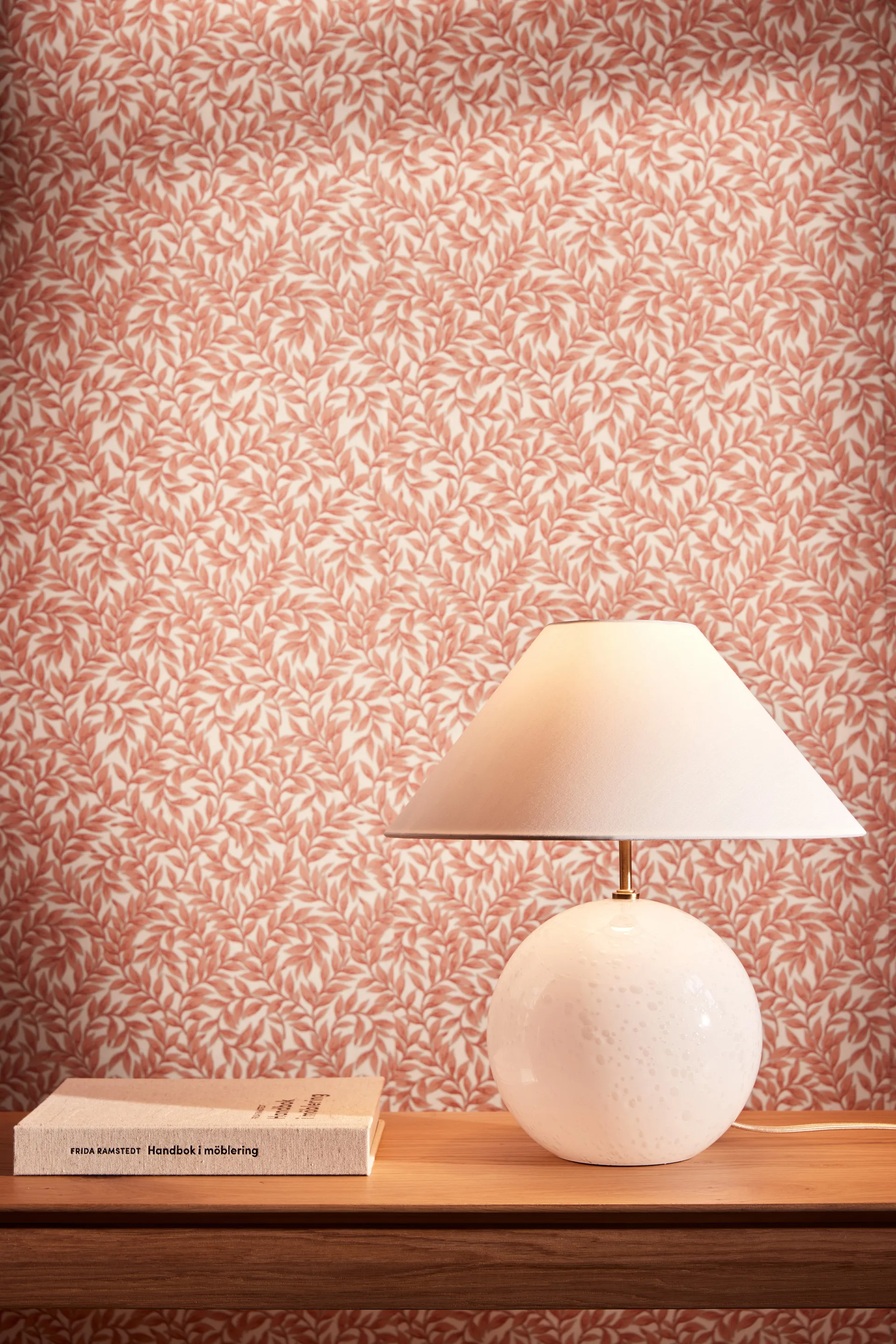 Επιτραπέζιο φωτιστικό Iris 35 39 cm, Λευκό Globen Lighting