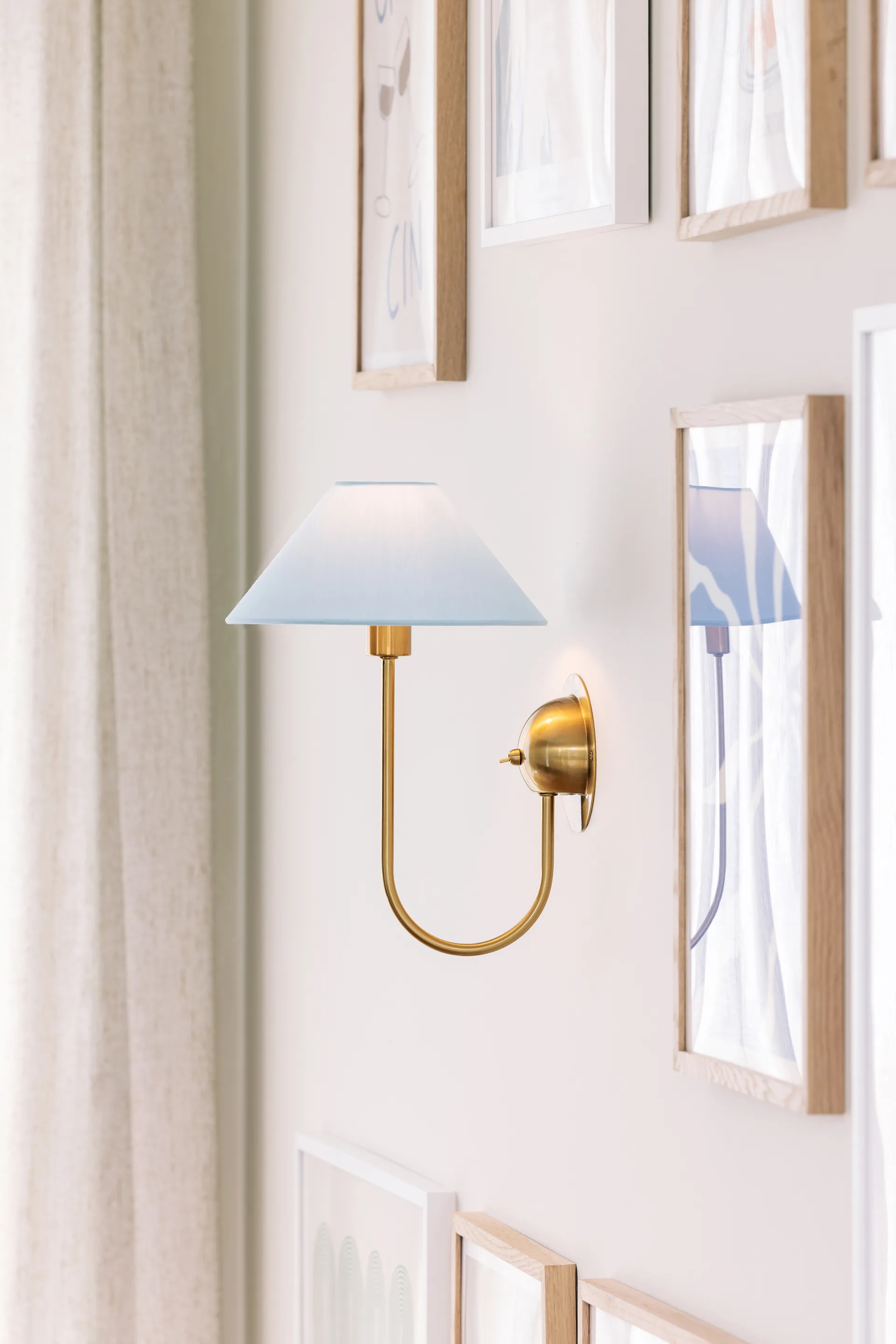 Iris φωτιστικό τοίχου, Γαλάζιο της περιστεράς Globen Lighting