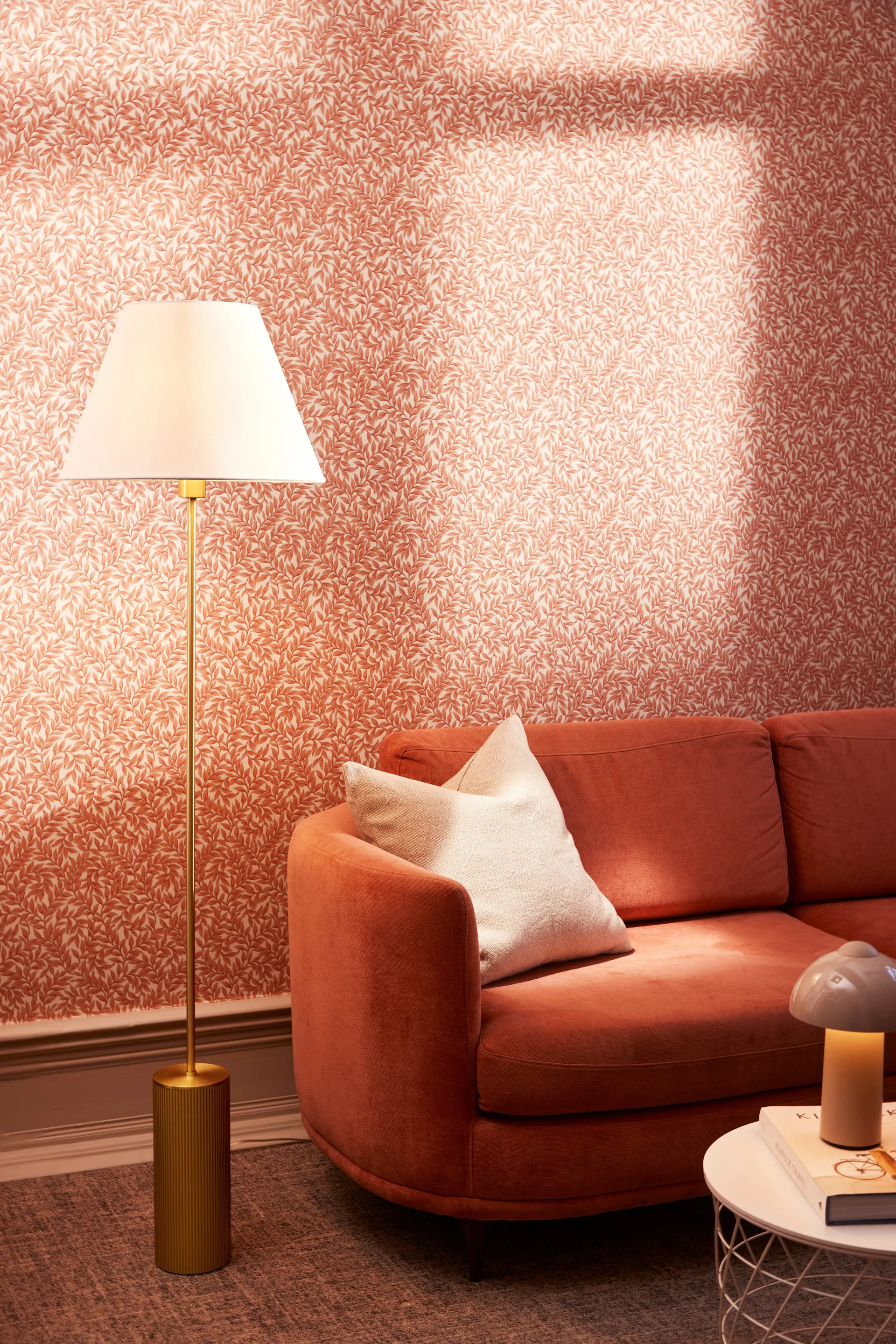 Rib βάση φωτιστικού δαπέδου, Μπρούτζινο Globen Lighting