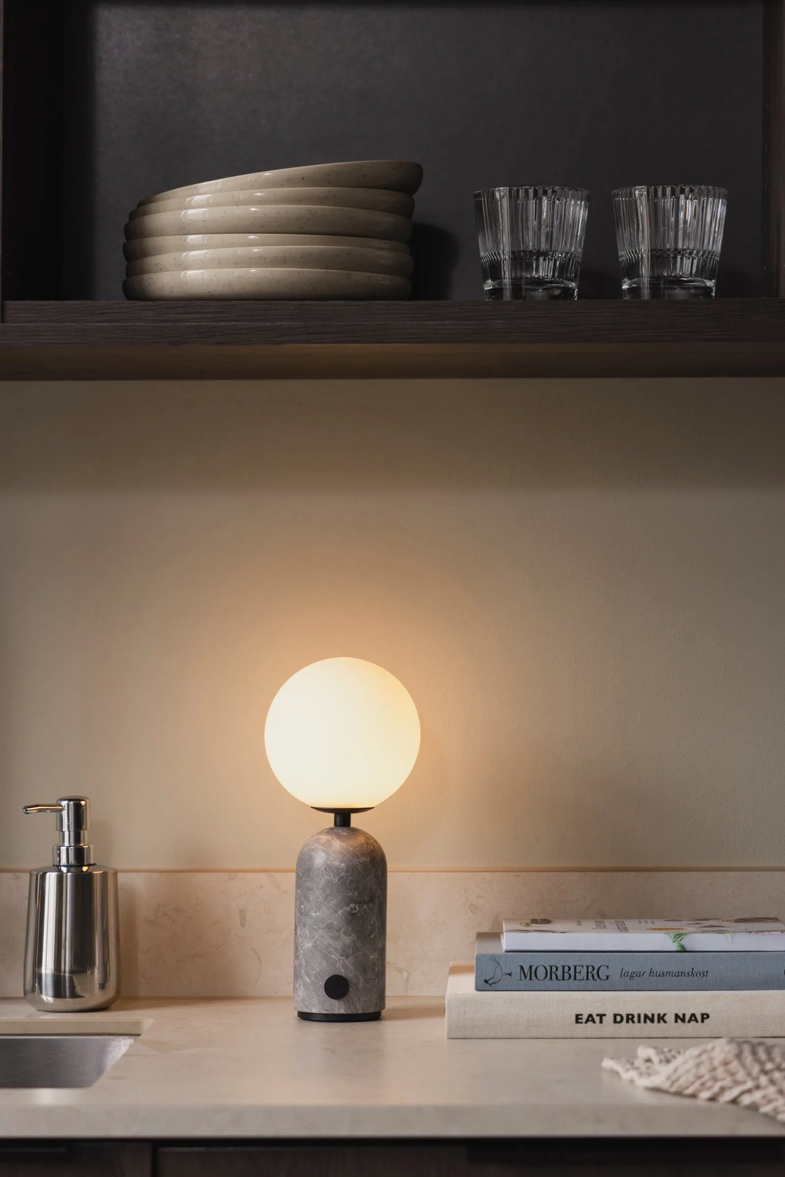 Torrano φορητό επιτραπέζιο φωτιστικό, Γκρι μάρμαρο Globen Lighting