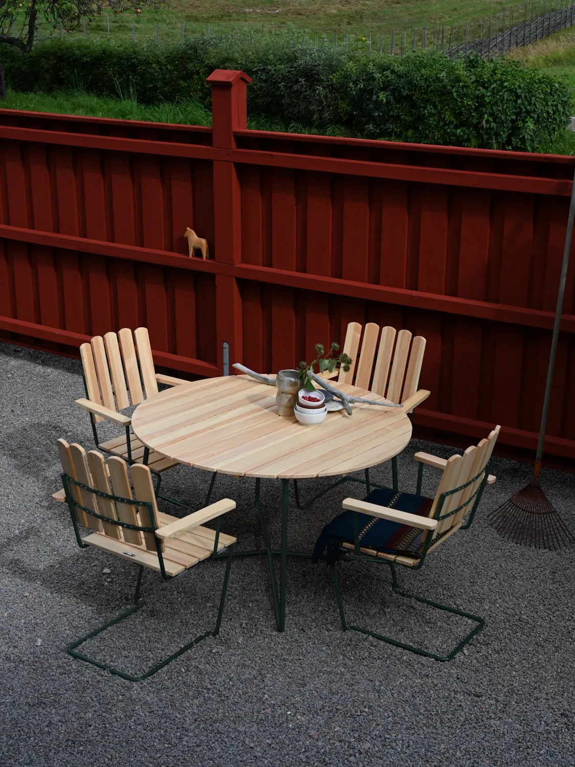 Τραπεζαρία 9A, Λαδωμένο πεύκο-πράσινο, Ø120 cm Grythyttan Stålmöbler