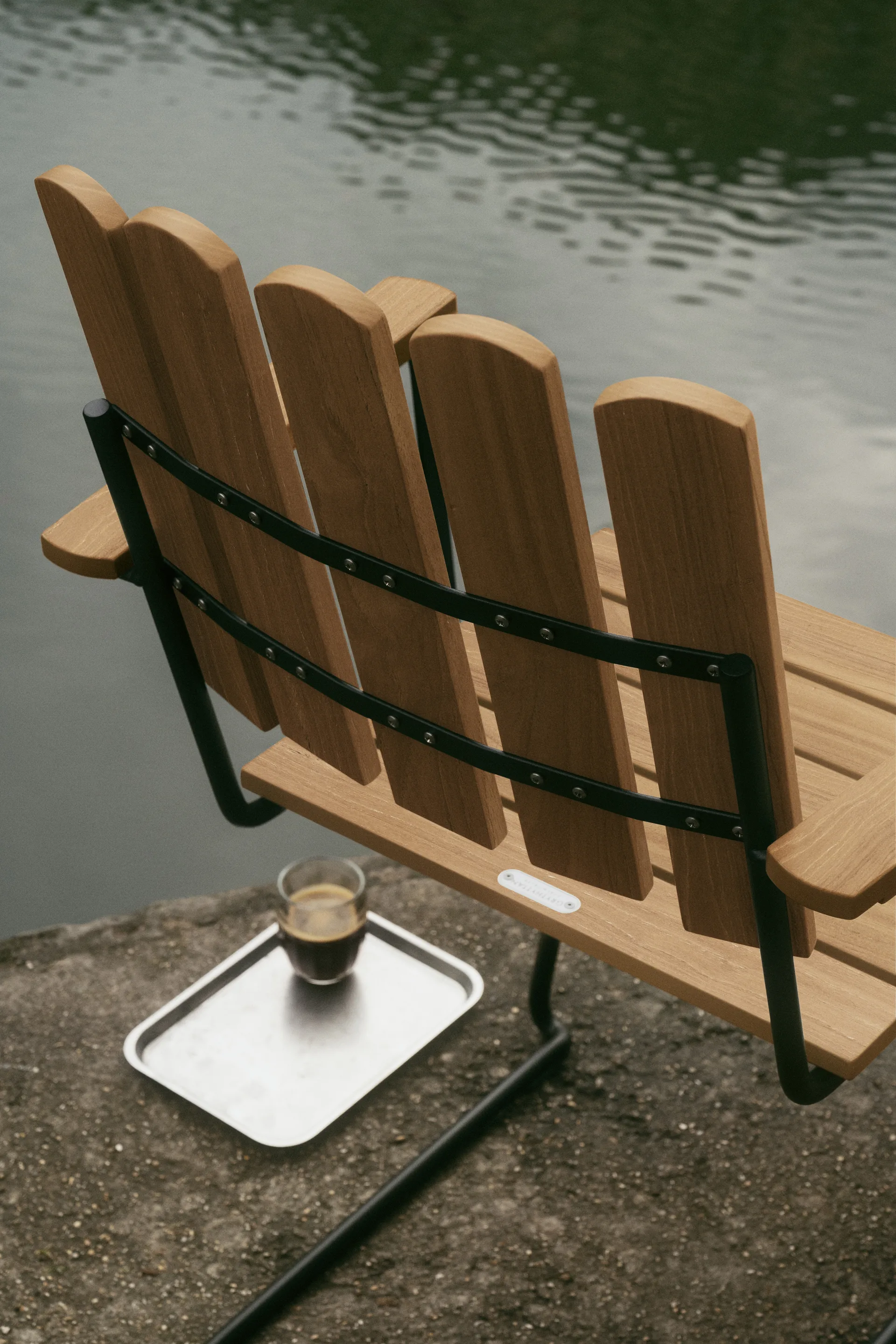 Πολυθρόνα A2, Ανεπεξέργαστο ξύλο τικ-μαύρο Grythyttan Stålmöbler