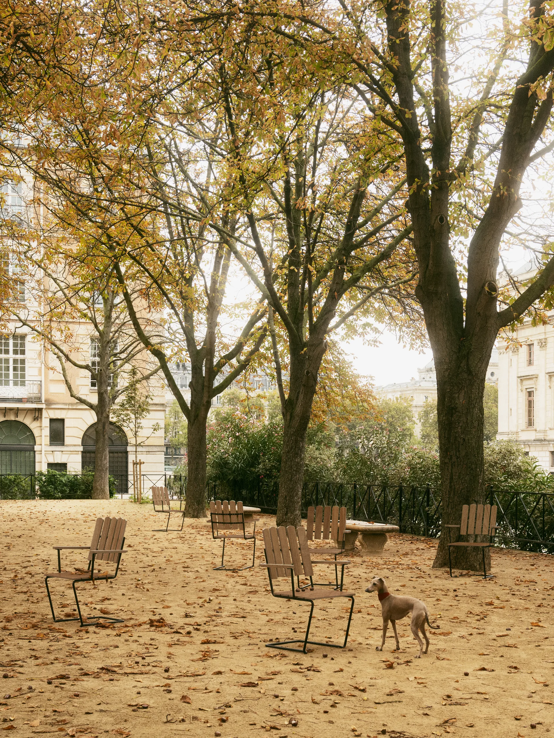 Πολυθρόνα A2, Ανεπεξέργαστο ξύλο τικ-μαύρο Grythyttan Stålmöbler