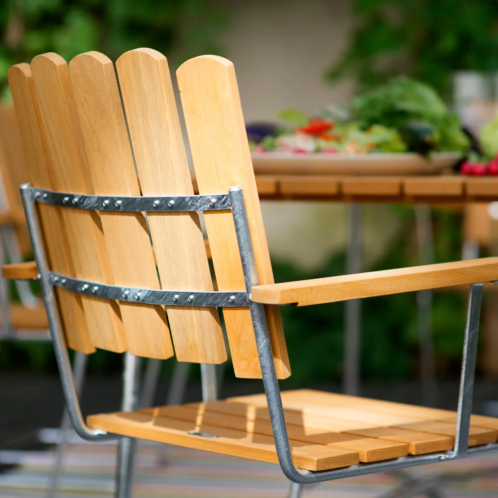 Πολυθρόνα A2, Δρύινη βάση βερνικώμενη γαλβανισμένη με θερμή εμβάπτιση Grythyttan Stålmöbler