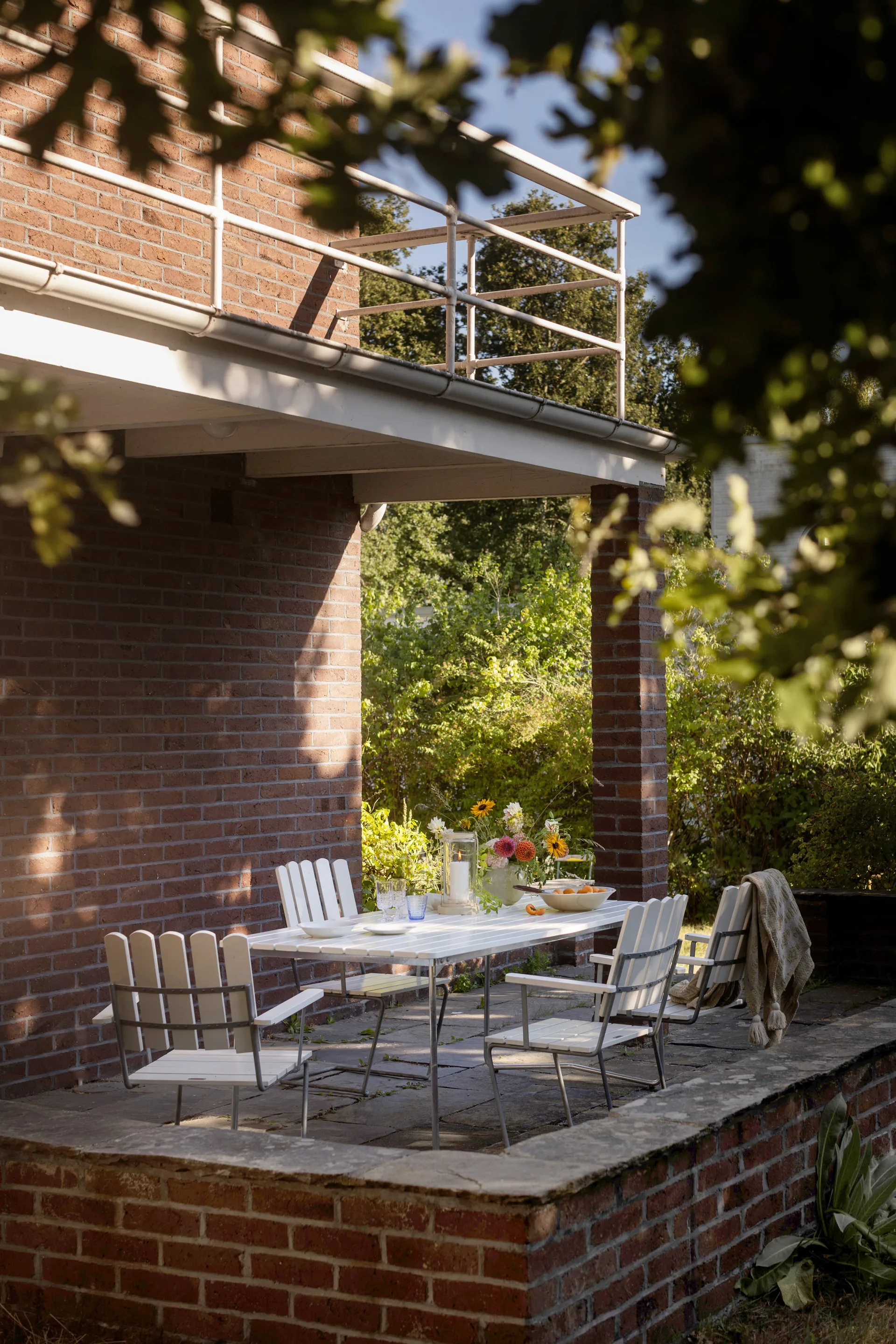 Τραπεζαρία B31, Λευκή λακαρισμένη δρυς - γαλβανισμένη εν θερμώ Grythyttan Stålmöbler