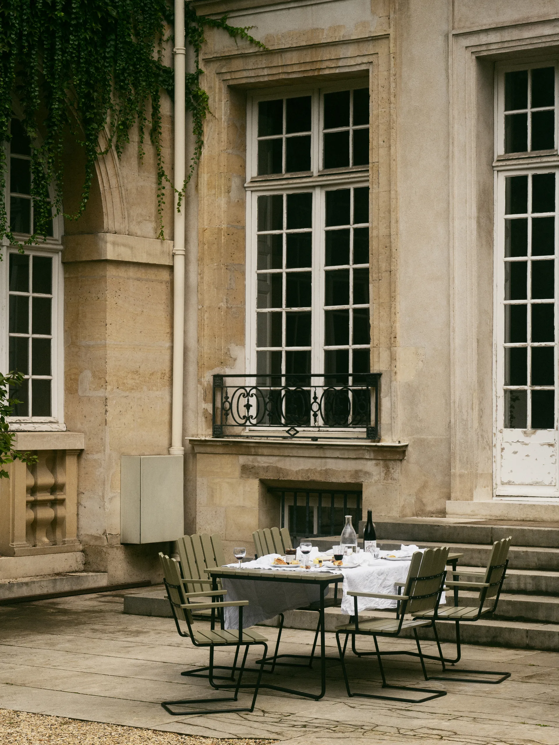 Τραπεζαρία B31, Ανοιχτό πράσινο δρυς-μαύρο Grythyttan Stålmöbler