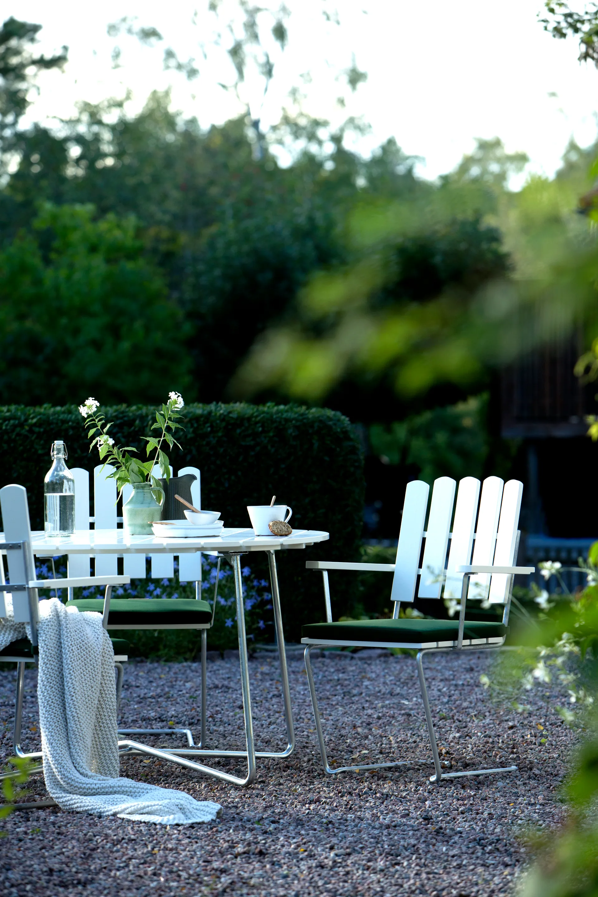 Σετ τραπεζαρίας Grythyttan λευκό 9A Ø120cm + 5τμχ A2 Grythyttan Stålmöbler