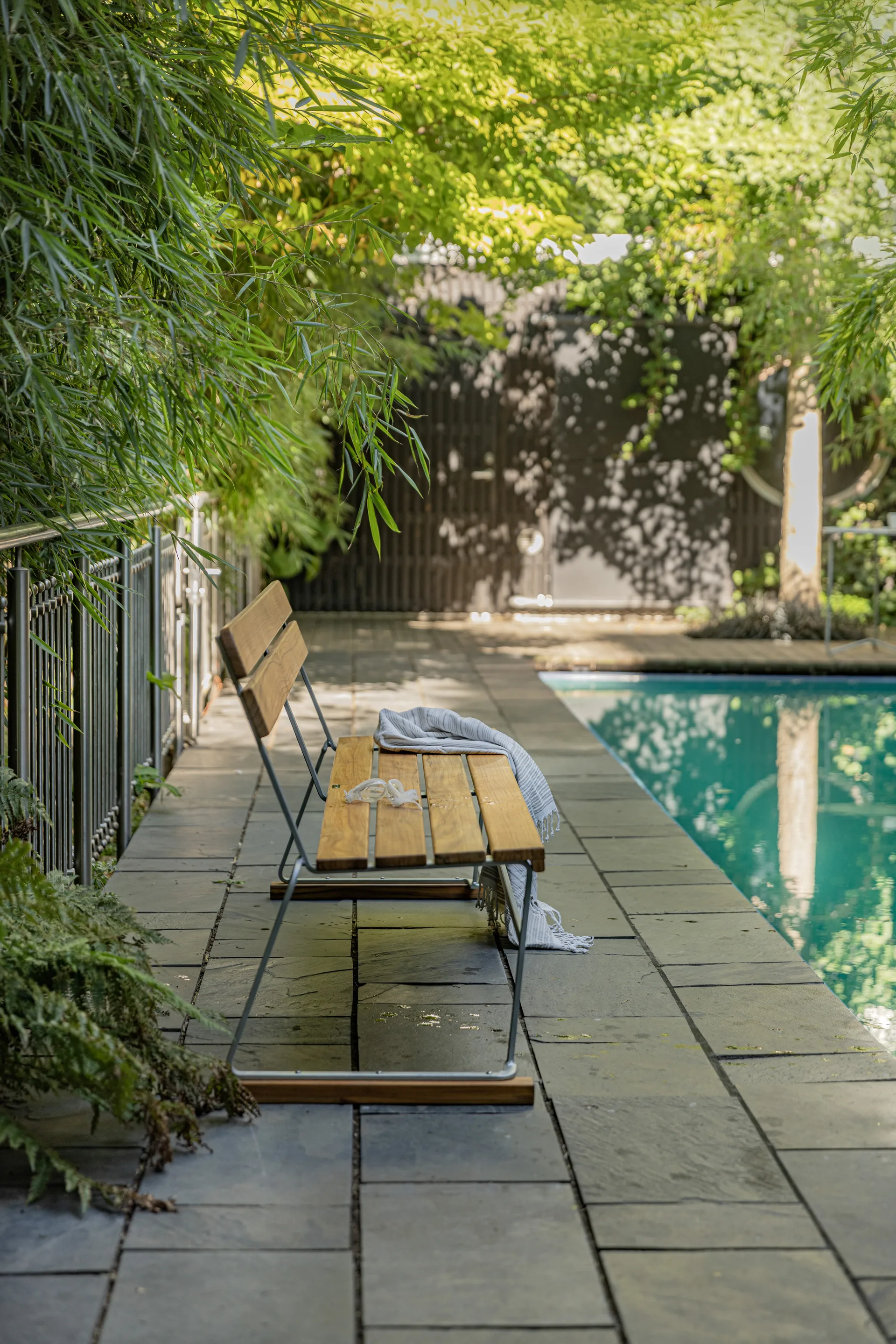 Καναπές Soffa 5, Teak -βάση γαλβανισμένη εν θερμώ Grythyttan Stålmöbler