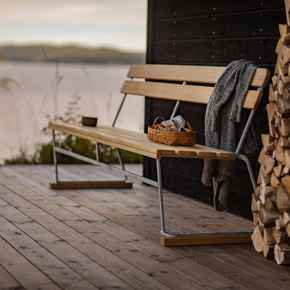 Καναπές Soffa 5, Δρύινη βάση βερνικώμενη γαλβανισμένη με θερμή εμβάπτιση Grythyttan Stålmöbler