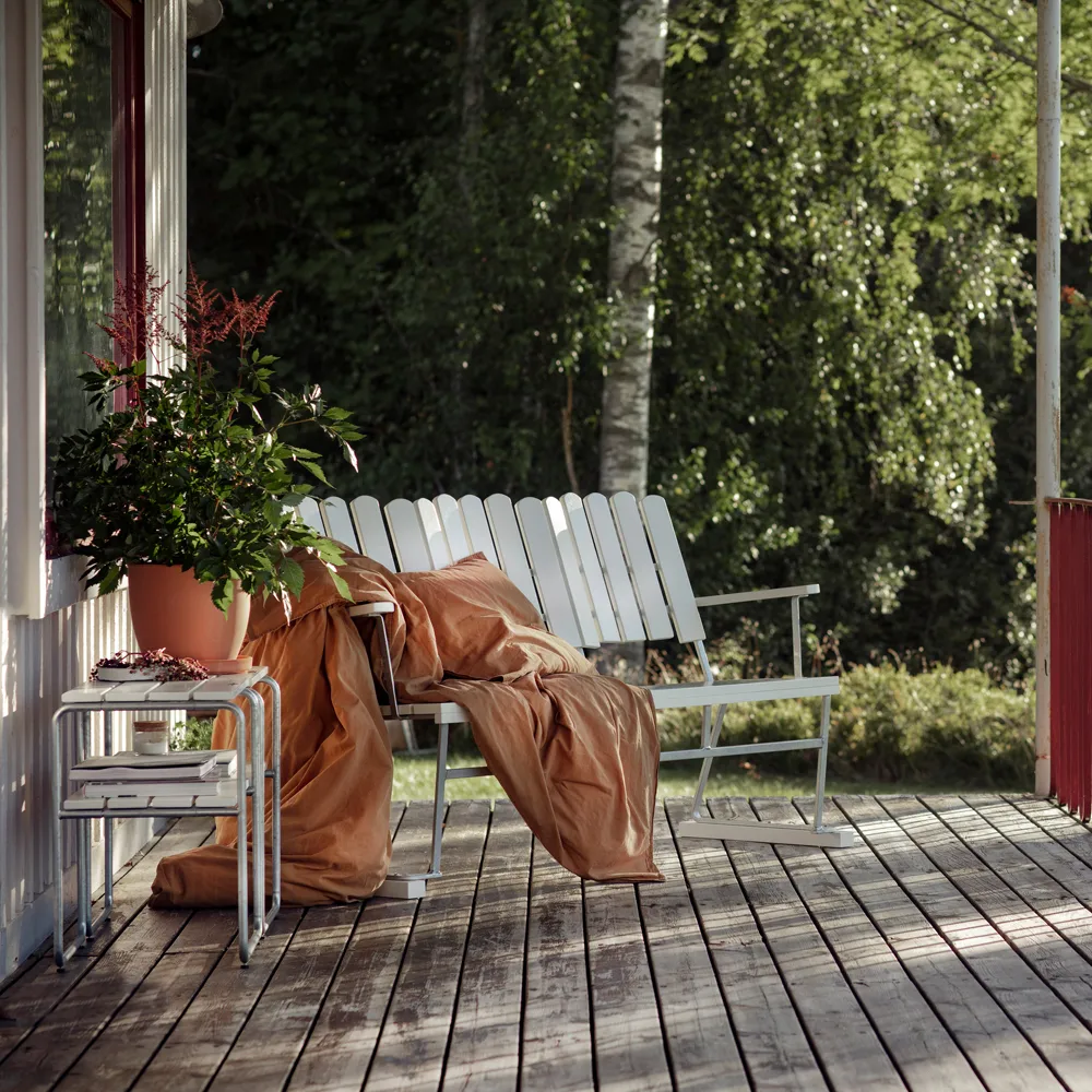 Καναπές Soffa 6, Λευκή λακαρισμένη δρυς - γαλβανισμένη εν θερμώ Grythyttan Stålmöbler