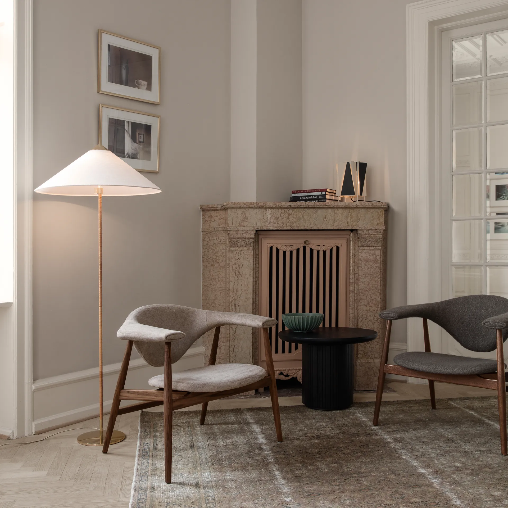 Επιτραπέζιο φωτιστικό 9602, Ορείχαλκος-καμβάς GUBI