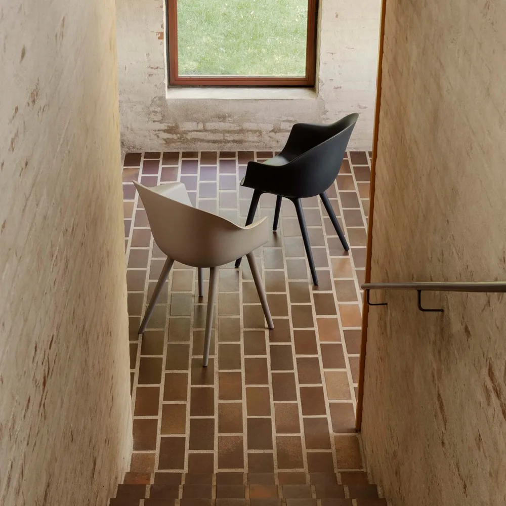 Καρέκλα Bat Plastic, alabaster white GUBI