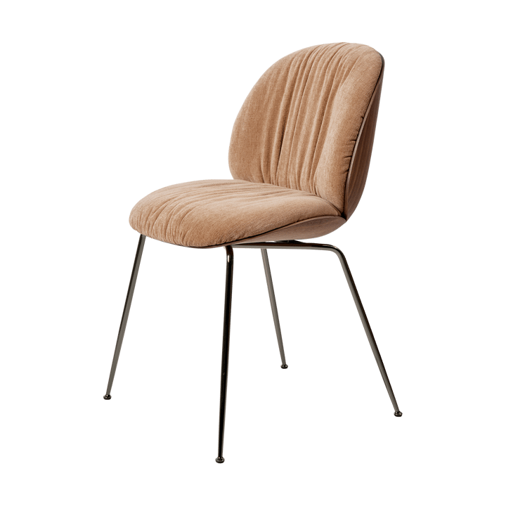 Beetle Soft καρέκλα, με ύφασμα μόνο στην πρόσοψη - Belsuede Dedar 132, ματ βαμμένο καρυδί-μαύρο χρώμιο - GUBI