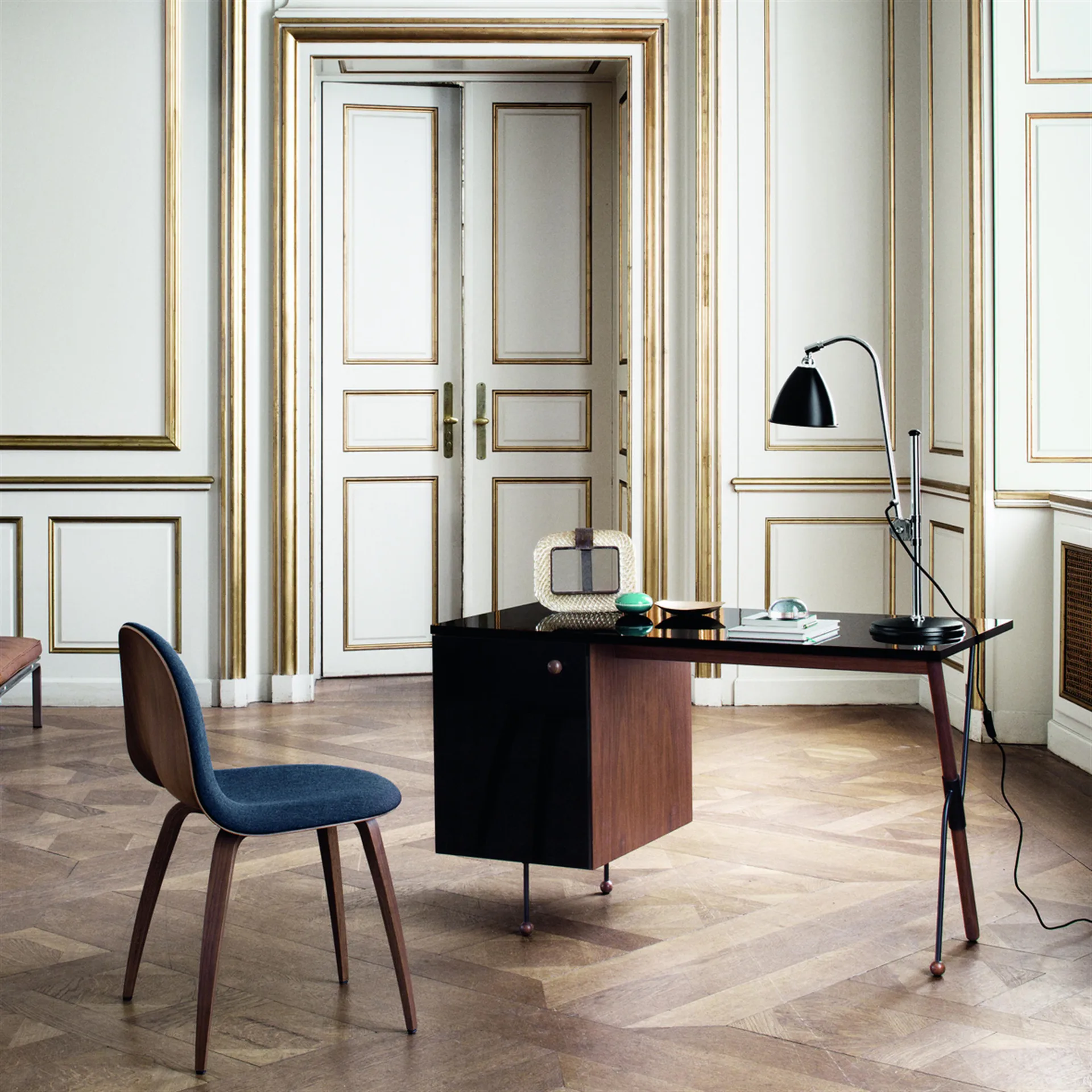 Bestlite BL1 επιτραπέζιο φωτιστικό, μαύρο-χρώμιο GUBI