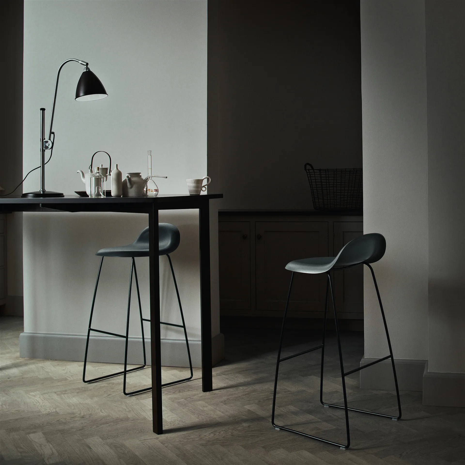 Bestlite BL1 επιτραπέζιο φωτιστικό, μαύρο-χρώμιο GUBI