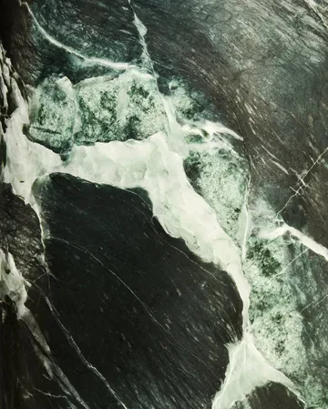 Gravity L επιτραπέζιο φωτιστικό  - Emerald marble-canvas - GUBI