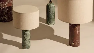 Gravity S επιτραπέζιο φωτιστικό - Maroon marble-canvas - GUBI
