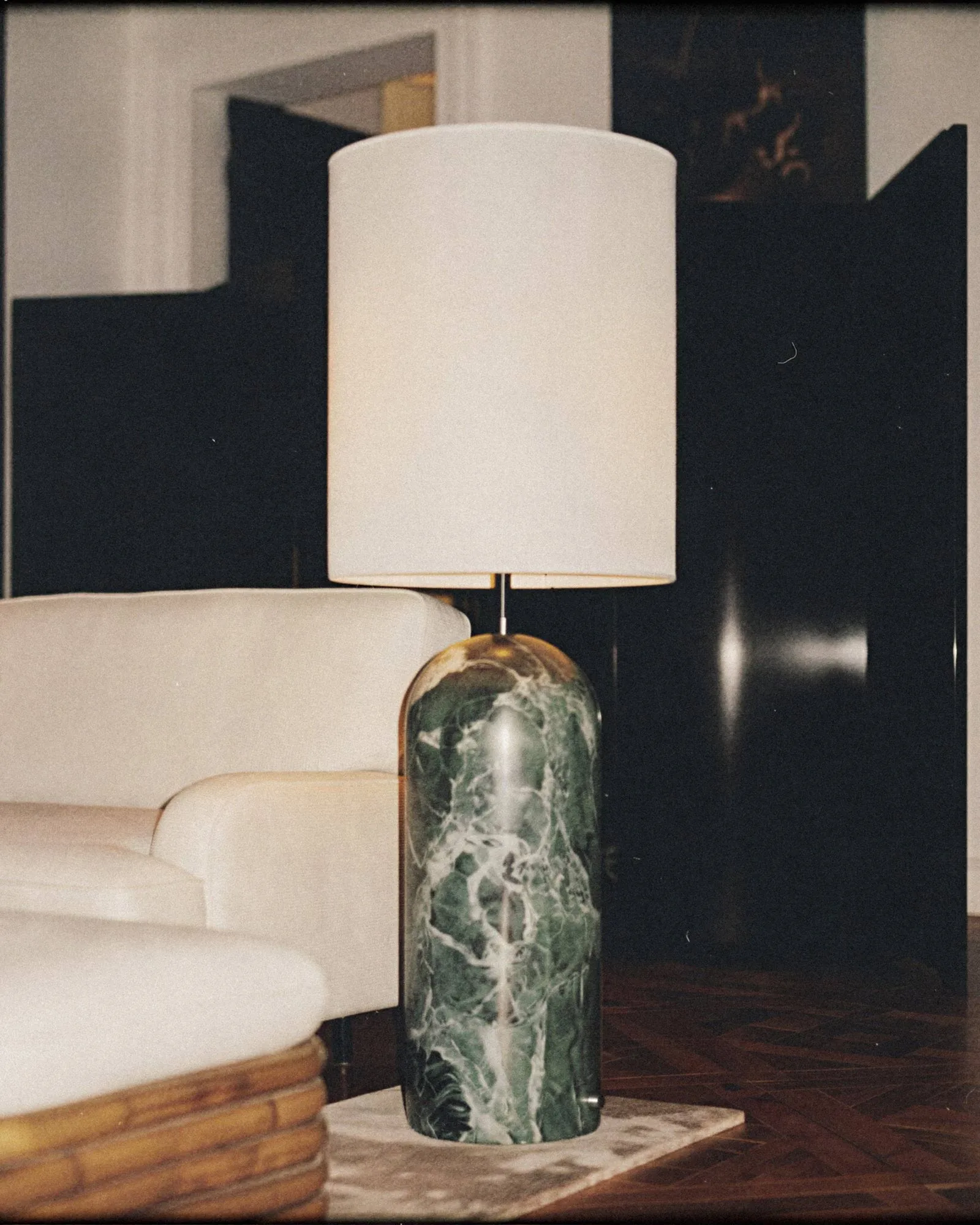 Gravity XL επιδαπέδιο φωτιστικό, Emerald marble-white GUBI