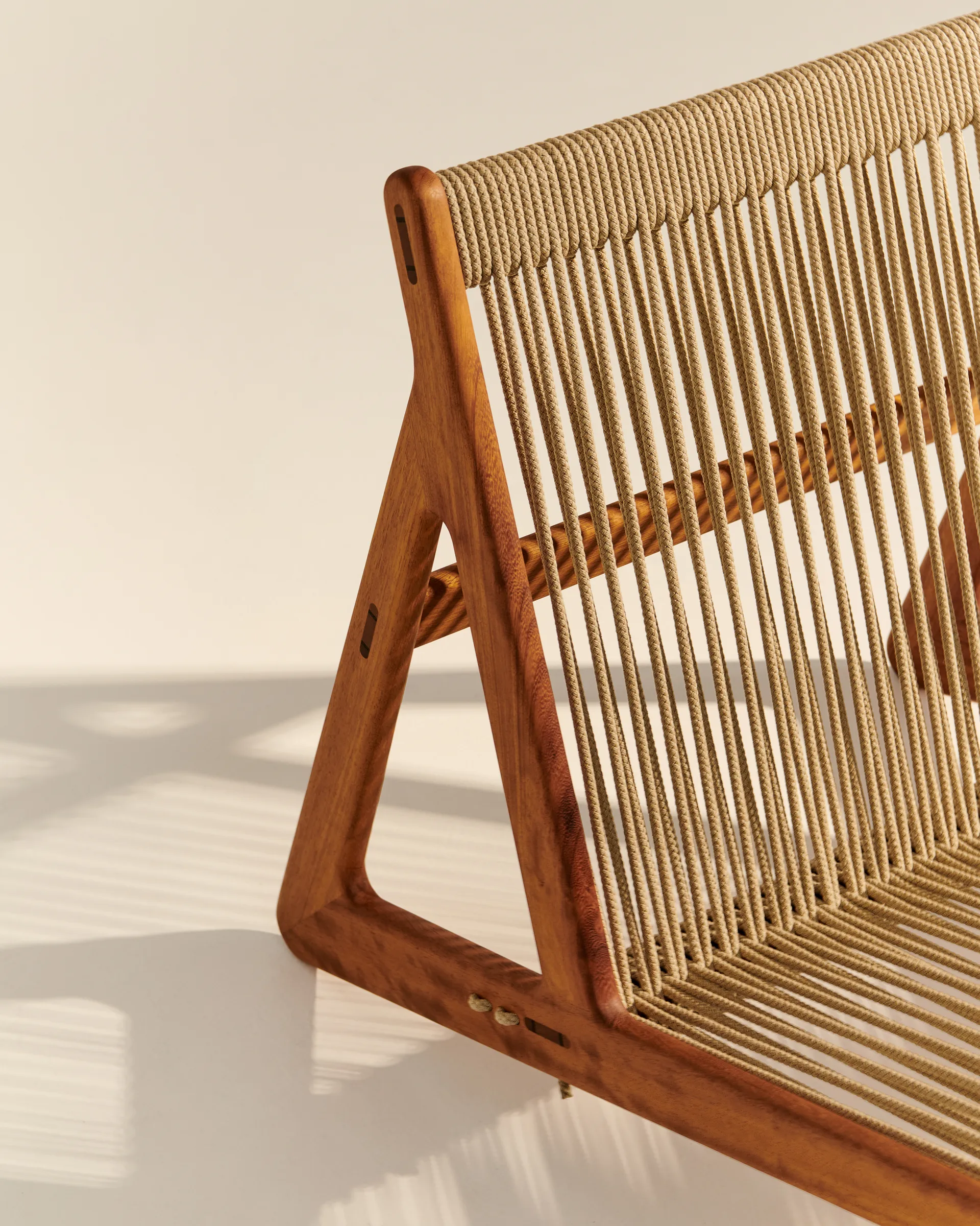MR01 Initial Outdoor lounge chair, Λαδωμένο iroko ξύλο GUBI