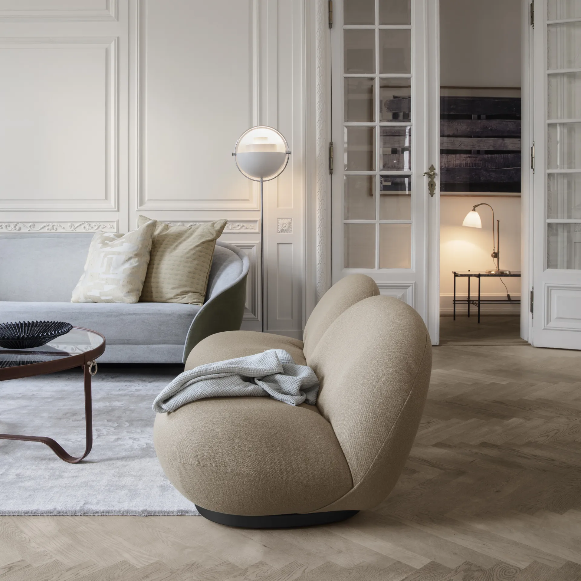 Multi-Lite φωτιστικό δαπέδου, Χρώμιο-λευκό GUBI