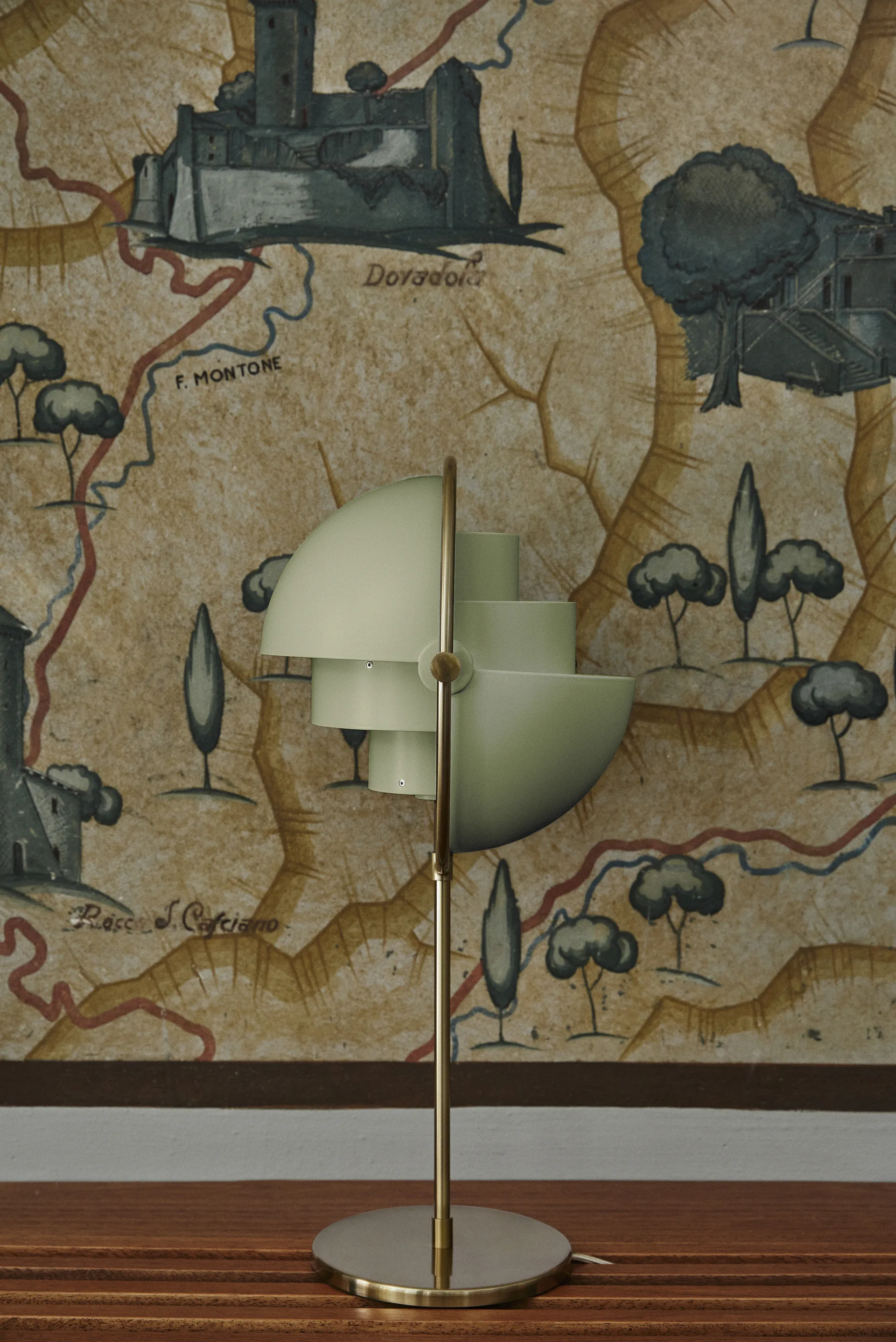 Multi-Lite επιτραπέζιο φωτιστικό, Ορείχαλκος-έρημος σαλβίας GUBI