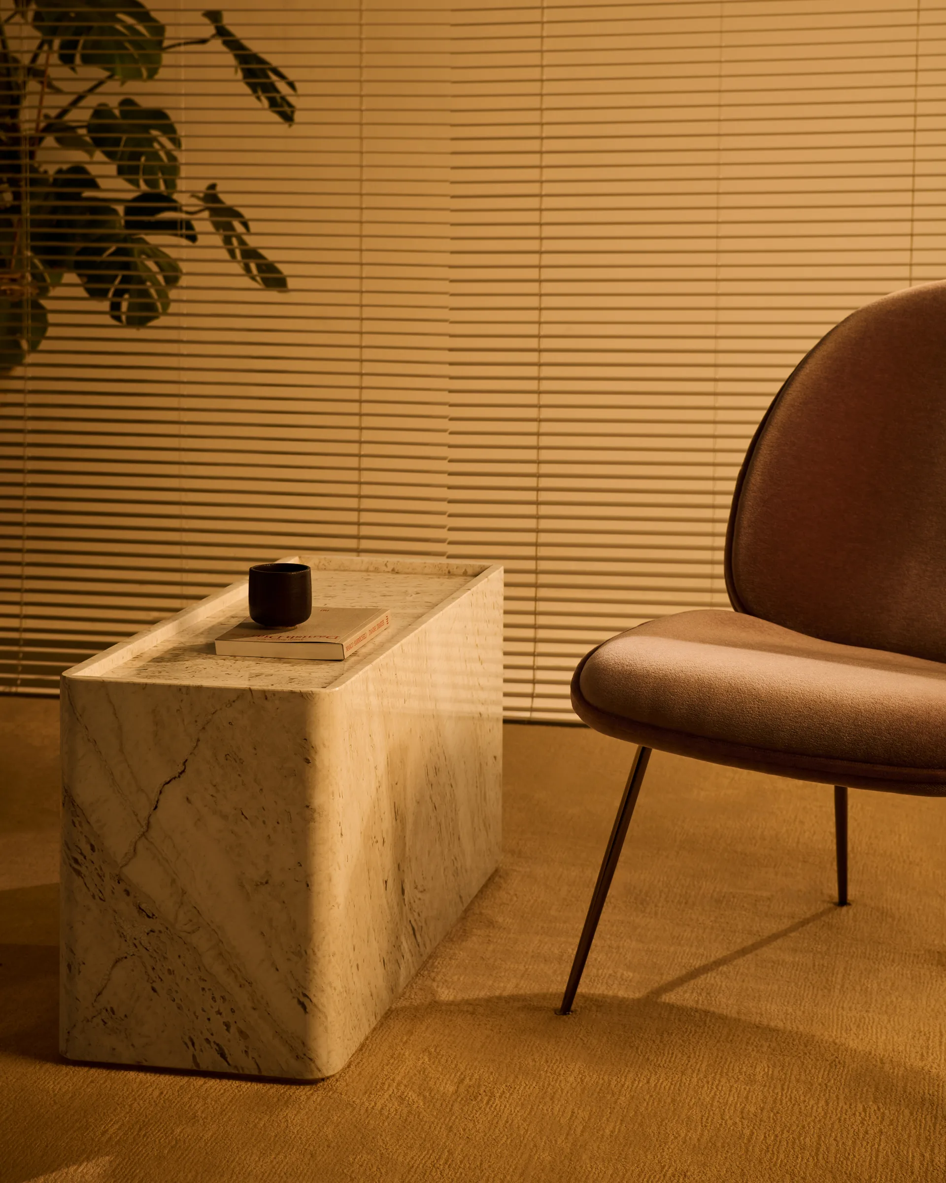 Τραπεζάκι Pietra 30x80x40 cm, Neutral white travertine GUBI