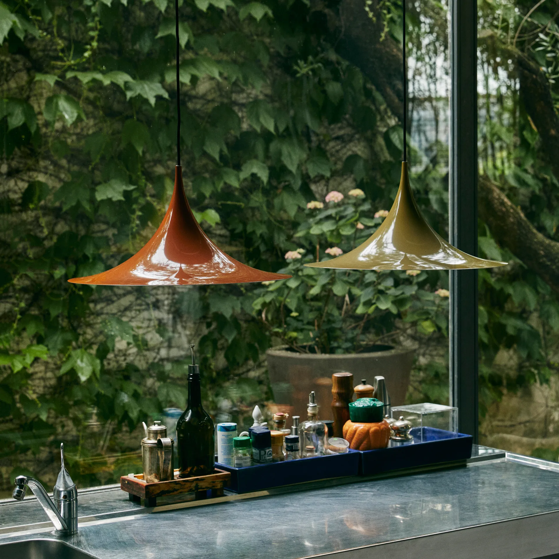 Semi φωτιστικό Ø 30 cm, Fennel seed glossy GUBI