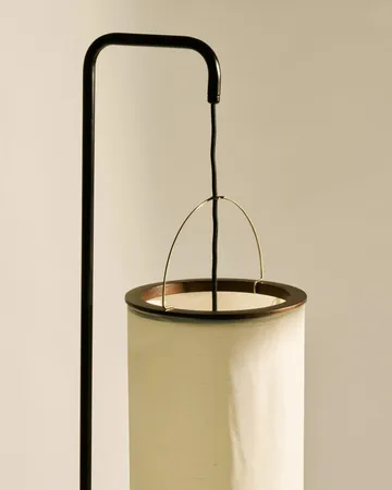 Silk Lantern φωτιστικό δαπέδου - Natural white silk-semi matt μαύρο, 163 εκ. - GUBI