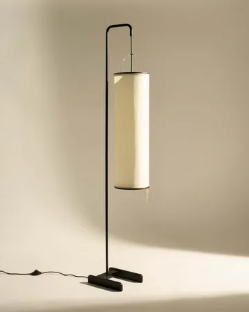 Silk Lantern φωτιστικό δαπέδου - Natural white silk-semi matt μαύρο, 163 εκ. - GUBI