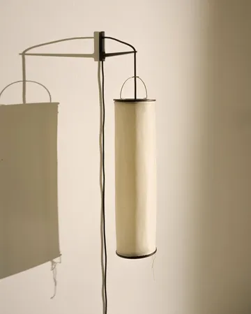 Silk Lantern απλίκα τοίχου - Natural white silk-semi matt μαύρο - GUBI