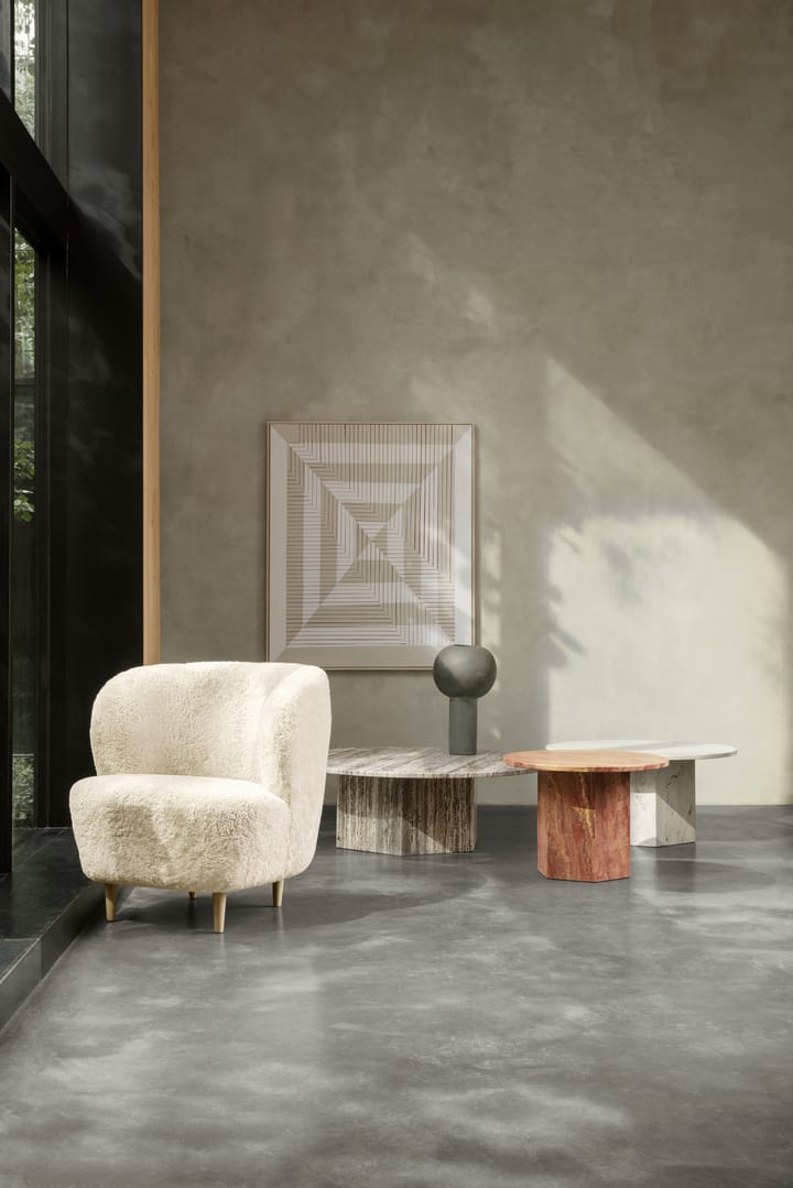 Καρέκλα Stay Lounge chair μικρή, Sheep skin - Moonlight-lackad oak GUBI