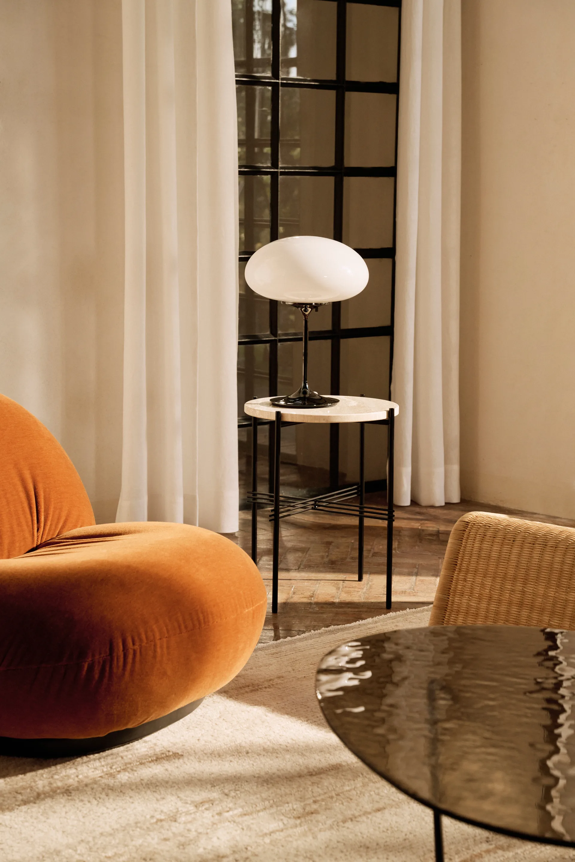 Επιτραπέζια λάμπα Stemlite, Black chrome-opalglas, 42 cm GUBI