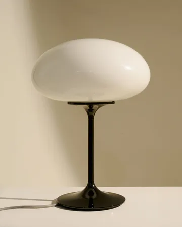 Επιτραπέζια λάμπα Stemlite - Black chrome-opalglas, 42 cm - GUBI