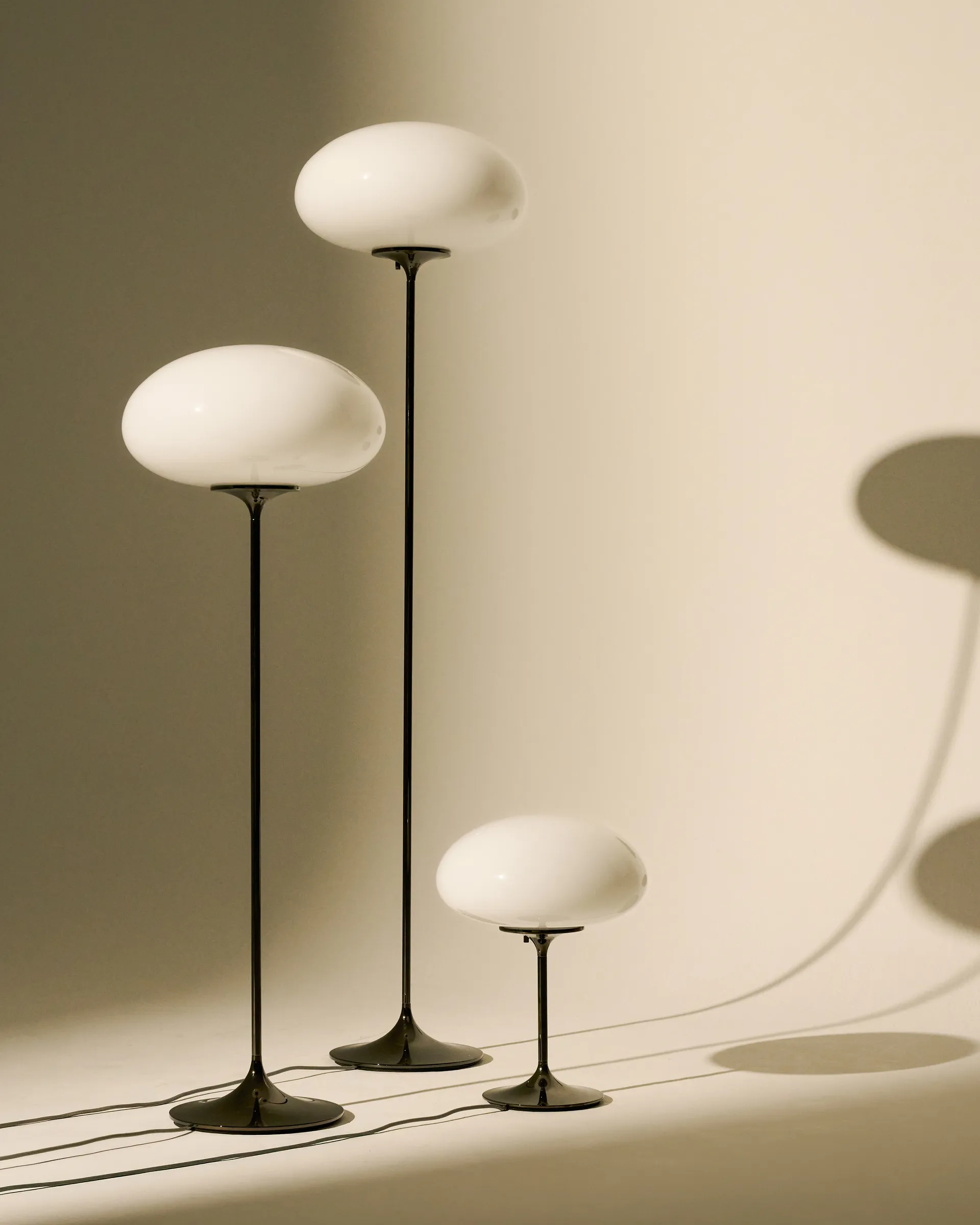 Επιτραπέζια λάμπα Stemlite, Black chrome-opalglas, 42 cm GUBI