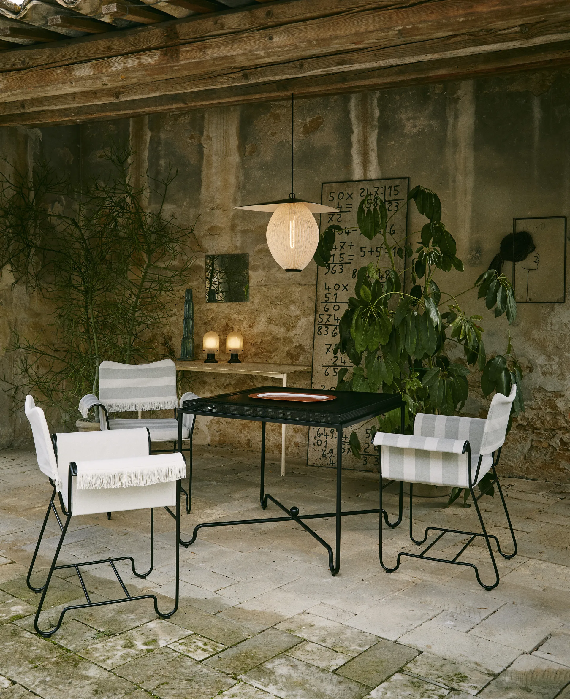 Tropique τραπέζι 90x90x75 cm, Classic black GUBI