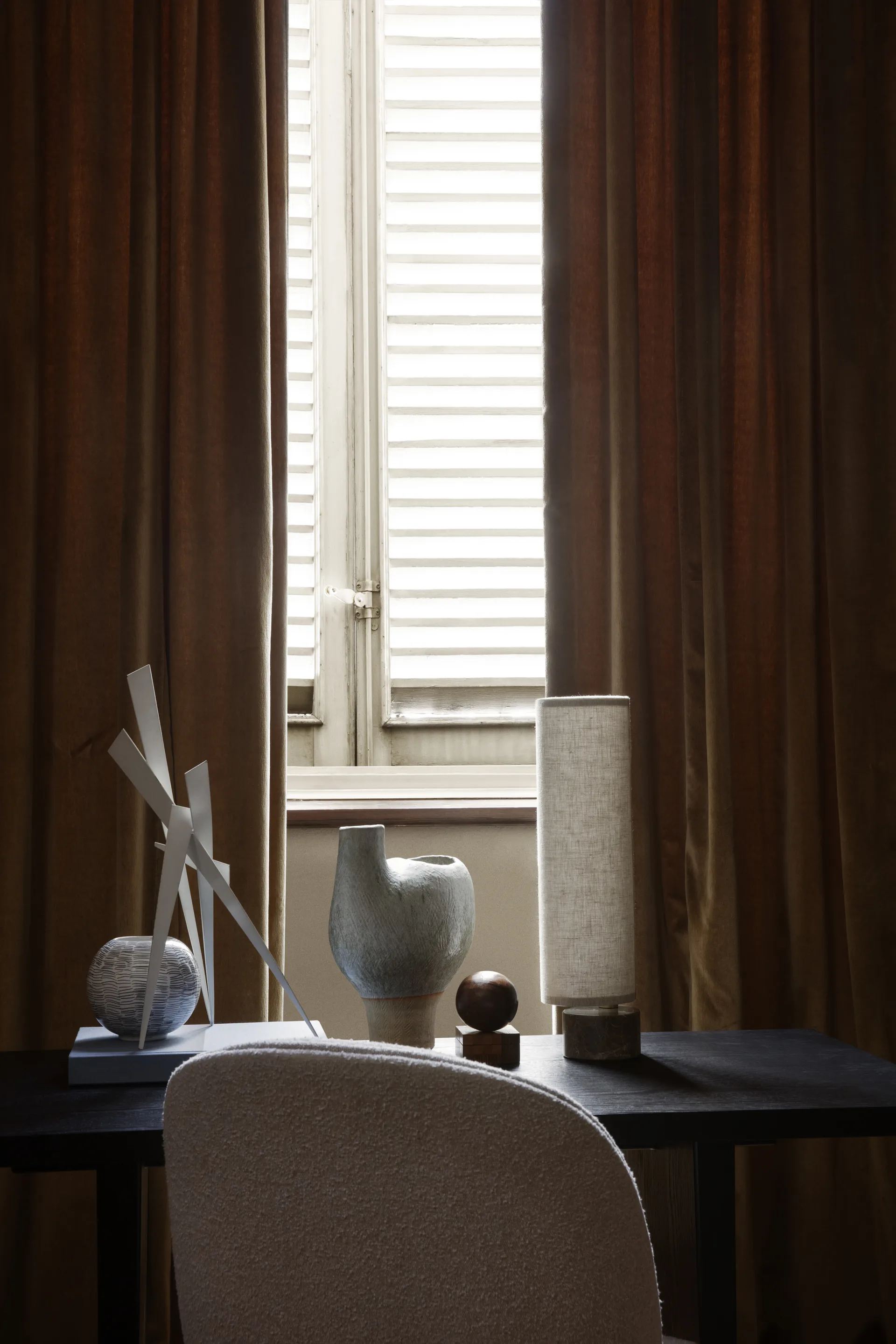 Unbound επιτραπέζιο φωτιστικό, Καμβάς-γκρι μάρμαρο GUBI