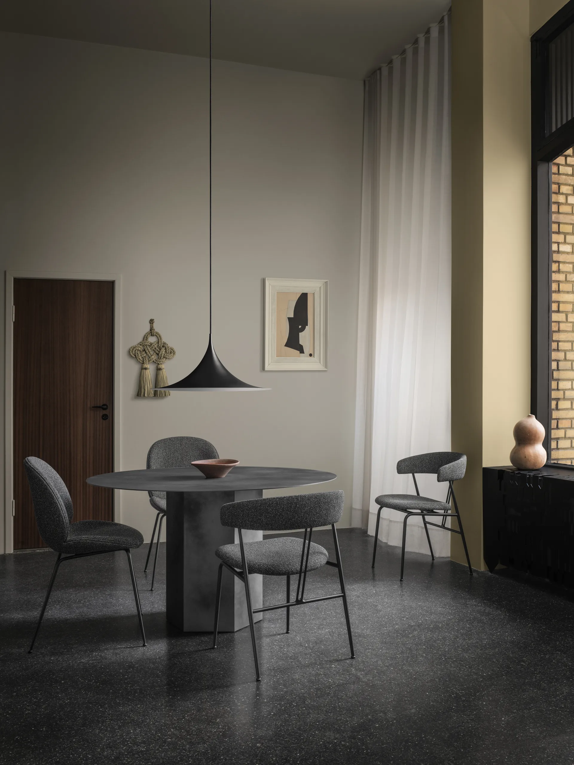 Καρέκλα τραπεζαρίας Violin, Around bouclé 023-black GUBI