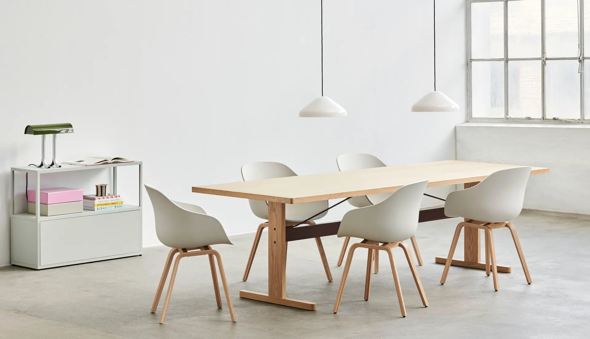 About a Chair 22 2.0 καρέκλα, Λευκό-λακαρισμένη βάση από δρυς HAY