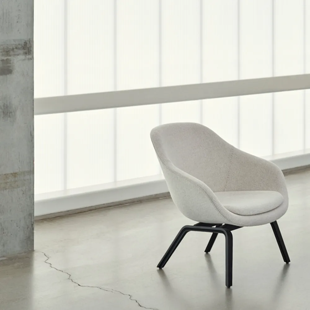 About a Lounge 83 πολυθρόνα lounge, Ύφασμα raas 982 green-μαύρα πόδια δρυός HAY