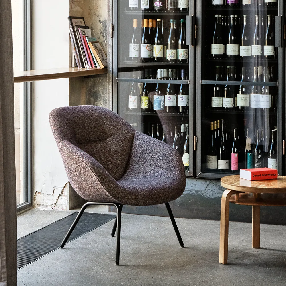 About a Lounge 87 Soft πολυθρόνα, ύφασμα swarm πολύχρωμο, μαύρο χαλύβδινο σκελετό HAY