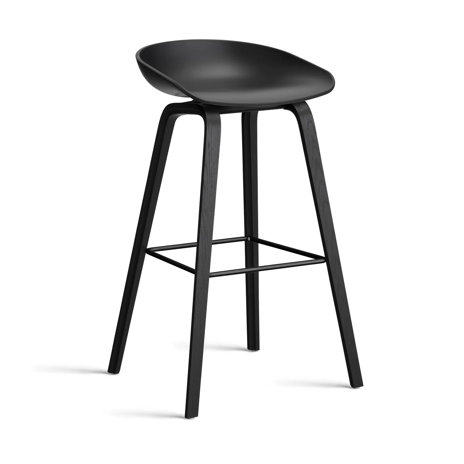 About a Stool 32 High σκαμπό μπαρ μαύρο δρύινο σκελετό 2.0, Μαύρο-μαύρο στήριγμα από ατσάλι HAY